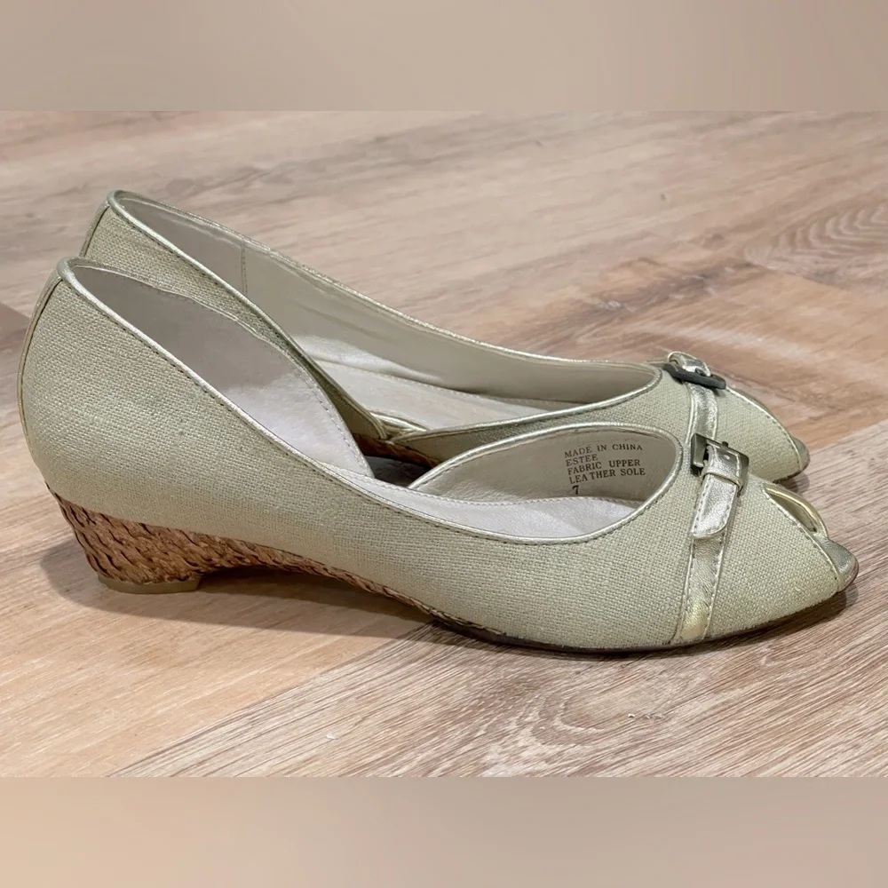 Matisse Estee Khaki Canvas and Gold Leather Open Toe Basket Weave Wedge 7.5 - Picture 1 of 13